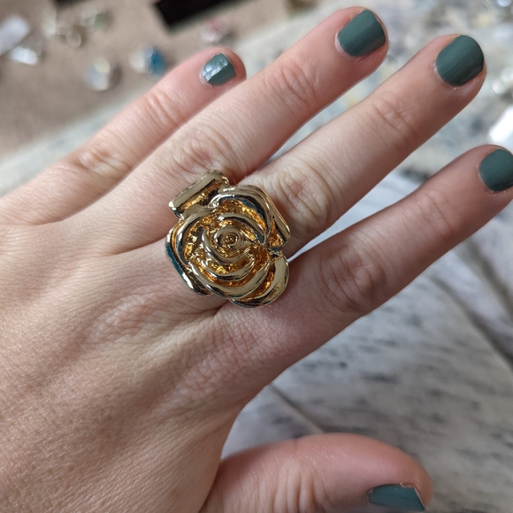 5/$20 Paparazzi Amazing Grace Gold Ring
